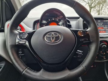 Car image 11