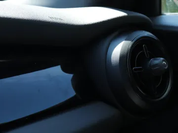 Car image 36