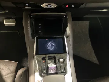 Car image 26