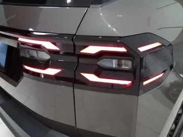 Car image 27