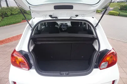 Car image 25