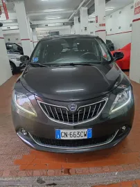 Car image 2