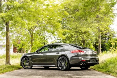 Car image 24