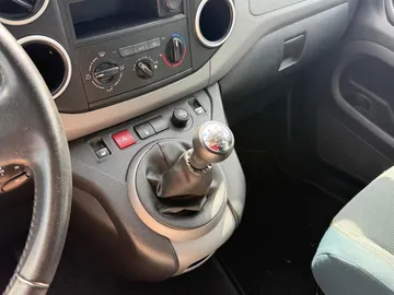 Car image 21