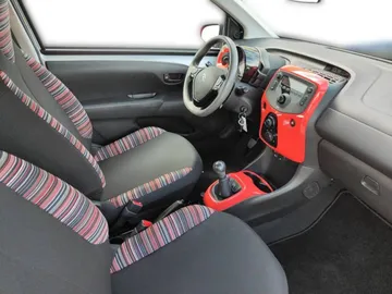 Car image 14