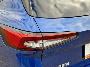 Car image 24