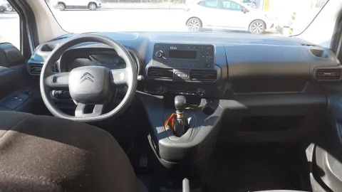 Car image 5