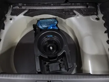 Car image 35