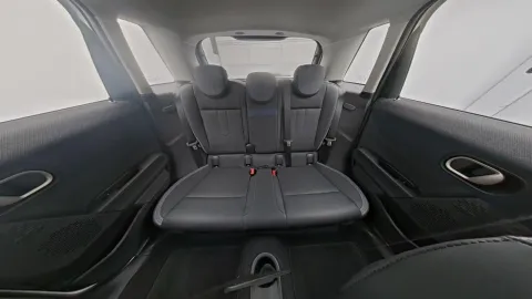 Car image 32