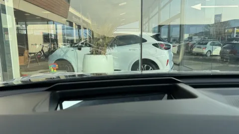 Car image 32