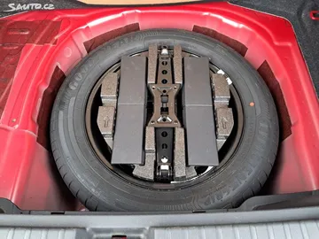 Car image 26