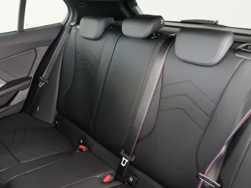 Car image 32