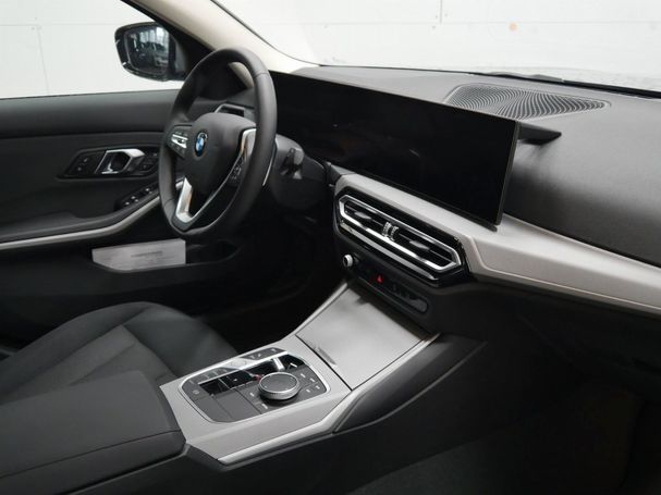 BMW 320i 135 kW image number 6