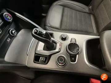 Car image 24