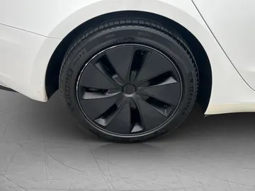 Car image 38