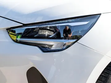 Car image 26