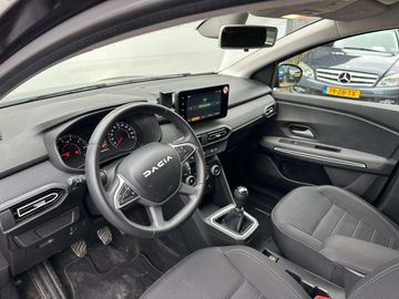 Car image 11