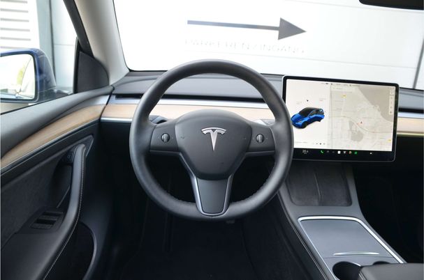 Tesla Model Y Long Range AWD 258 kW image number 13