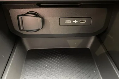 Car image 38