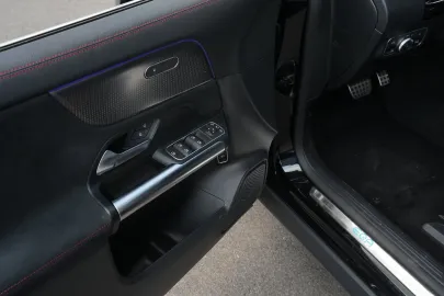 Car image 27