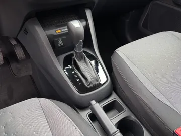 Car image 24