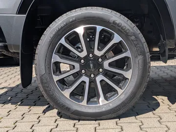 Car image 28