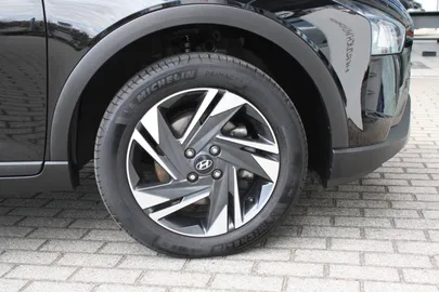 Car image 19
