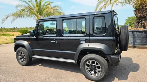 Car image 4