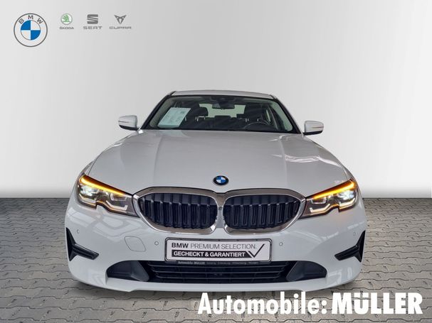 BMW 320i 135 kW image number 2