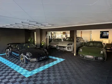 Car image 43