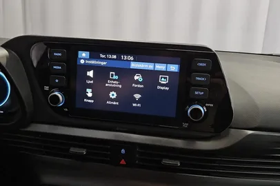 Car image 11