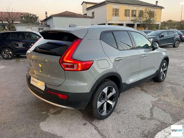 Volvo XC40 B3 Core 120 kW image number 4