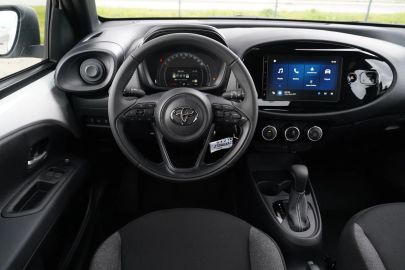 Car image 13