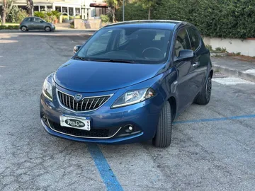 Car image 1