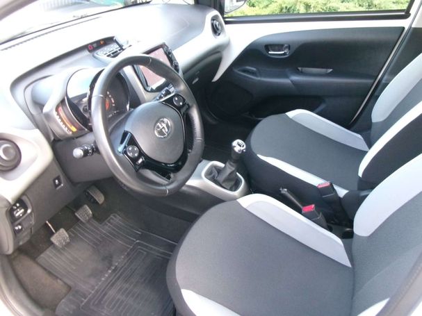 Toyota Aygo X 53 kW image number 5