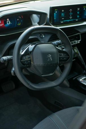 Peugeot e-208 100 kW image number 16