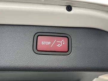 Car image 32