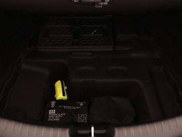 Car image 32