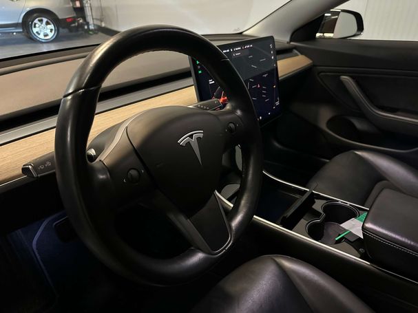 Tesla Model 3 Long Range AWD 258 kW image number 19