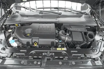 Car image 25