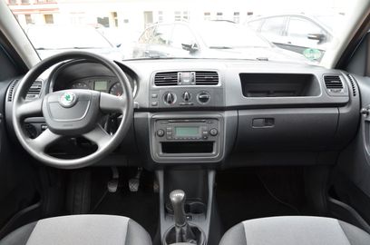 Car image 10