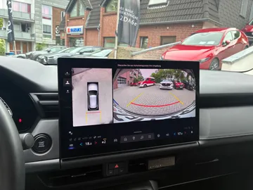 Car image 24