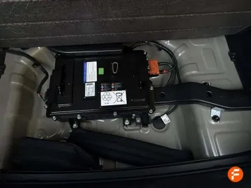 Car image 24