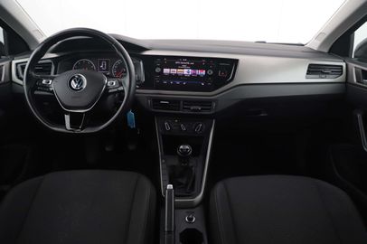 Car image 16