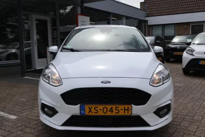 Car image 30