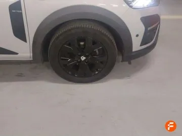 Car image 30