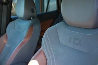Car image 38