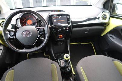 Car image 12