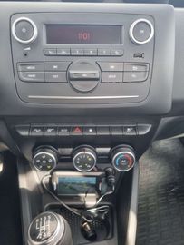 Car image 28