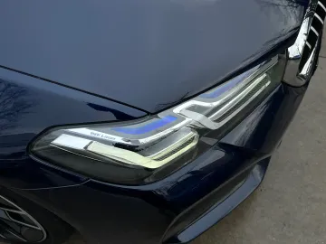 Car image 30